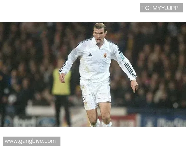 现役五号足球明星的精彩表现与职业生涯回顾