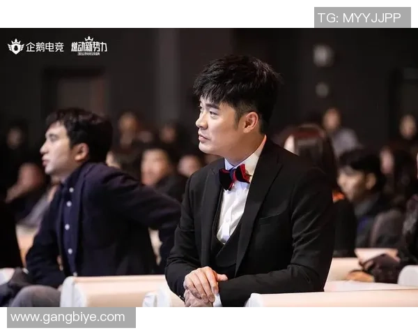 足球明星与记者携手共度人生新篇章爱情与事业的完美结合