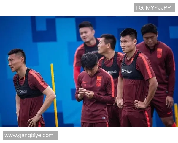 足球明星激情转场燃爆全场引发球迷热烈追捧与期待