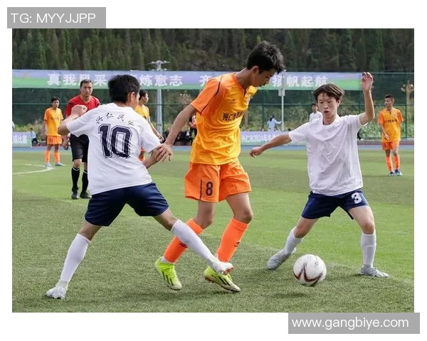 足球明星高清镭射照片展现球场魅力与风采尽显运动激情与青春活力